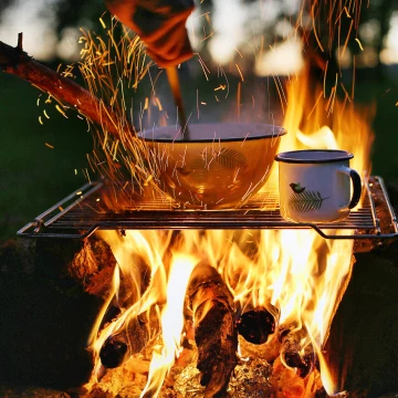 The idea behind this picture was to show cooking in not an ordinary way. I made a bonfire and used heat-proof enamelware made by Emalco to prepare my meal. <br />
The photo shoot was real fun! 