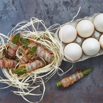 What could be more delicious than wrapped asparagus in pancetta ready to dip in soft boiled egg?<br />
<br />
Kitchen: Lexington Catering @lexyfood<br />
Chef: Rob Kirby @rob_kirbydeliciousgifts<br />
Photographer: @jodihindsphoto