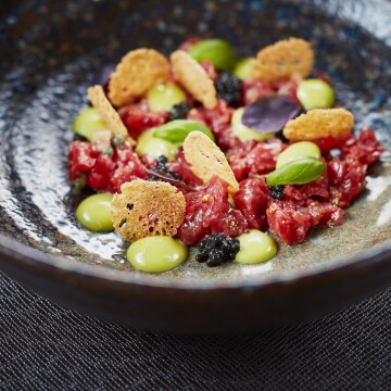 Bavette Tartare from the talented kitchen @simpsons_restaurant<br />
Chefs: @luke.tipping <br />
Restaurant: @simpsons_restaurant<br />
Photographer: @jodihindsphoto