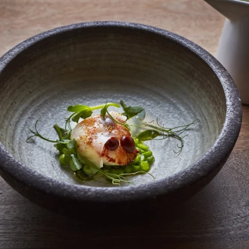 Roasted scallops, salted toffee pea soup, black garlic puree & lardo.  This was the stunning collaboration meal with Simon Hulstone and Luke Tipping at Simpsons Restaurant, Birmingham.<br />
<br />
Chef: @hulstone<br />
Simpsons: @simpsons_restaurant @luke.tipping<br />
Photographer: @jodihindsphoto