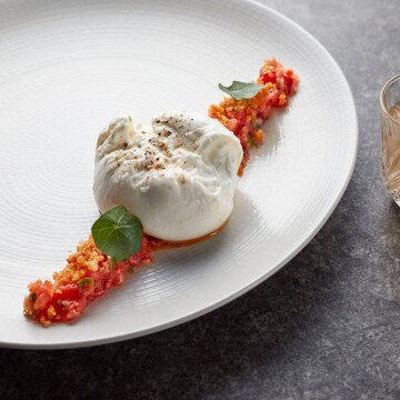 He nails it every time - Chef Mike Reid at M Restaurants, London has created a beautiful burrata dish that brings all the flavours of gazpacho into the drink accompaniment.  It's gorgeous visually and super tasty!<br />
<br />
Chef: @mikereidchef<br />
Restaurant: @mrestaurants<br />
Photographer: @jodihindsphoto