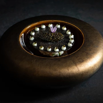Restaurant: @lars_amsterdam ⁣⁣ ⁣<br />
Chef: @lars_scharp ⁣ ⁣<br />
Photo: @lvffood ⁣⁣ ⁣⁣ ⁣<br />
⁣<br />
