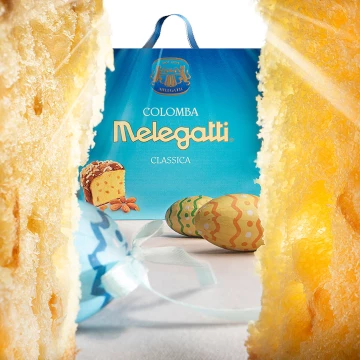 "Colomba"is typical Italian Easter cake produced by a famous Italian company.<br />
A different point of view, thanks to the Laowa probe 24 mm macro.<br />
Shot by Nikon D810+Laowa 24mm macro probe and 2 studio strobe lights