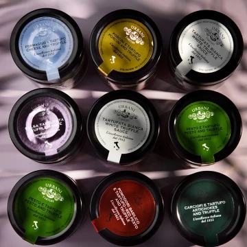 Colors, shadows and ligths give life to this composition.<br />
the shadows create designs that break the regularity of the product caps.