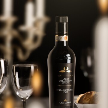 Different planes of deep of field work to create great tridimensional look for this extra virgin DOP italian olive oil.
Shoot by Nikon d810, and 70-200 f2.nikkor