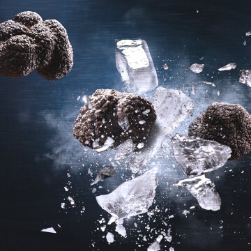 Advertising work for frozen truffles.<br />
Digital composition of many real shots of ice and truffles.<br />
Shoot by Nikon D810 and 24-70 f2.8 nikkor lens. Two strobo lights.