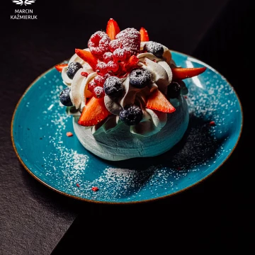 New place just opened @nourtrooms in Karpacz - Poland . Here meringue with mascarpone and fresh seasonal fruit made by @akivgila <br />
<br />
@marcin4funphotos<br />
@fotofoodie<br />
@nikon_pl @nikoneurope @nikonusa