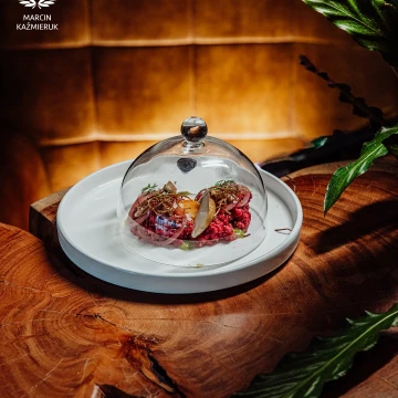 New menu by new chef @maciejmoranski at beautiful and delicious restaurant Horyzont Smaków @zlotyhoryzont. At the picture Beef tartare/Polish mushrooms/pickled onion/parsley mayonnaise<br />
<br />
@marcin4funphotos<br />
@fotofoodie<br />
@nikon_pl @nikoneurope @nikonusa