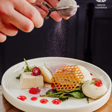 New menu by new chef @maciejmoranski at beautiful and delicious restaurant Horyzont Smaków @zlotyhoryzont. At the picture: Smoked trout terrine/raspberry vinaigrette/ spinach/ flatbread<br />
<br />
@marcin4funphotos<br />
@fotofoodie<br />
@nikon_pl @nikoneurope @nikonusa