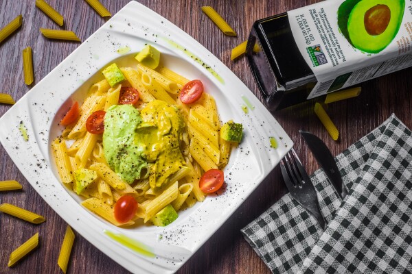 Time to miss summer and the fresh taste already: avocado, tomato, basil and yogurt never go wrong!

Dressing: freshly meshed avocado with greek yogurt
Pasta: Italian Gluten-free Penne