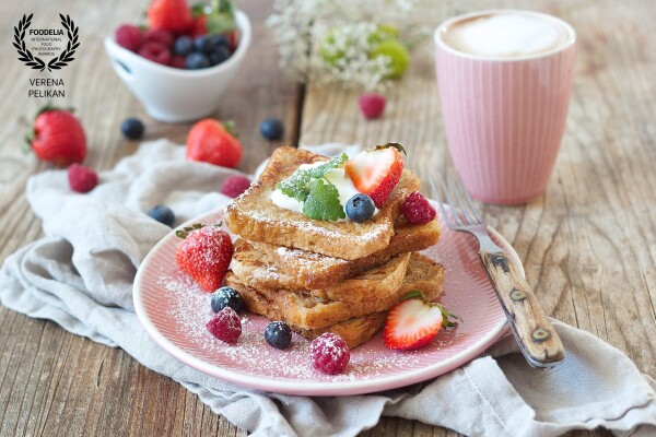 Classic French Toast with fresh berries for breakfast - a delicious, quick and easy to make sweet breakfast.<br />
Recipe can be found on my website https://www.sweetsandlifestyle.com/rezept/arme-ritter-french-toast/