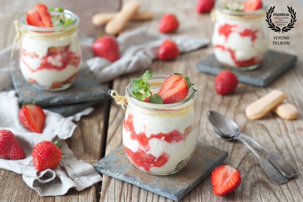 Strawberry Tiramisu made without eggs.<br />
Recipe can be found on my website: https://www.sweetsandlifestyle.com/rezept/erdbeertiramisu-ohne-ei/
