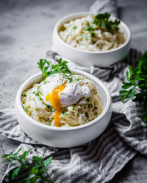 The perfect piece of egg yolk art.
I captured this slow drizzle of yolk while shooting this recipe for a client.
Shot in my studio, using natural light.