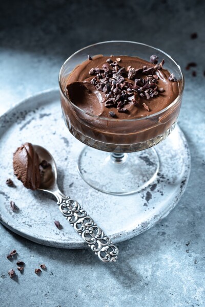Silken tofu chocolate mousse with cocoa beans
Camera: Fuji X-T3
Lens: Fujinon 16-55 mm
Settings: ISO 200, 31.1 mm, f/5.0, 1/9 sec, tripod