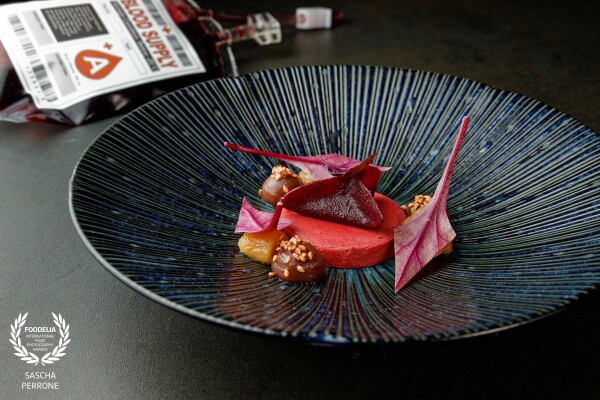A creative dish by head chef Pierre Beckerling in the IUMA restaurant in Dortmund, which has the cool name "Blood Donation" and is dominated by beetroot.
