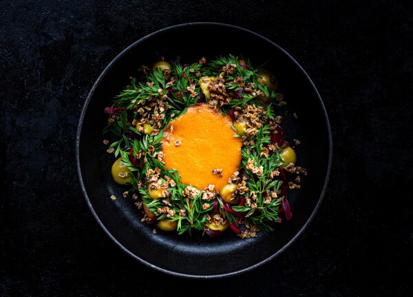 Warm Carrot Mousse And Puree | Pickled Purple Carrot | Savoury Granola
Chef @big_trev88
Restaurant @salut.restaurant in Islington, London
