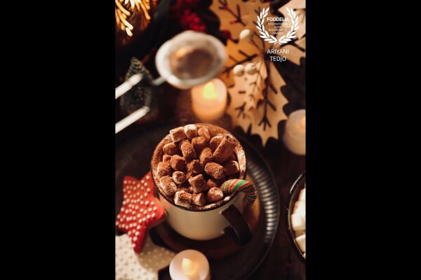 Cold, rainy days always command a hot chocolate. An indulgence is certainly adding lots and lots of marshmallow to the hot chocolate. Gingerbread cookies are definitely a flawless complement to this comforting drink.
