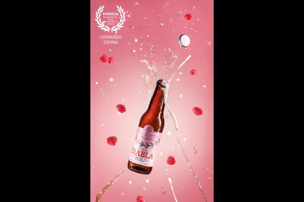 Commercial photography for the new launch of Cervecería Maestra brand '' Diabla '', a blonde ale craft beer with a raspberry perfume.