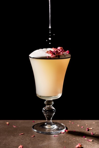 A delicious and beautiful cocktail. Where we used a side light to give more texture and depth to the scene together with a high speed sync to freeze the action and movement.