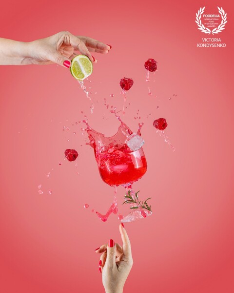 Cocktail of raspberry, lime and rosemary flavor. Advertising project.<br />
Used equipment:<br />
Canon EOS R<br />
Canon RF 100mm F2.8L Macro IS USM<br />
Speedlite 430EX II<br />
Godox V860II