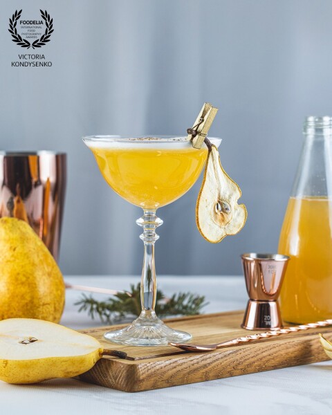 Pear Elderflower Cocktail<br />
Winter pears is absolutely love. Colorful autumn in the winter time, sweetness, tartness, juicy... Crazy passion for life.