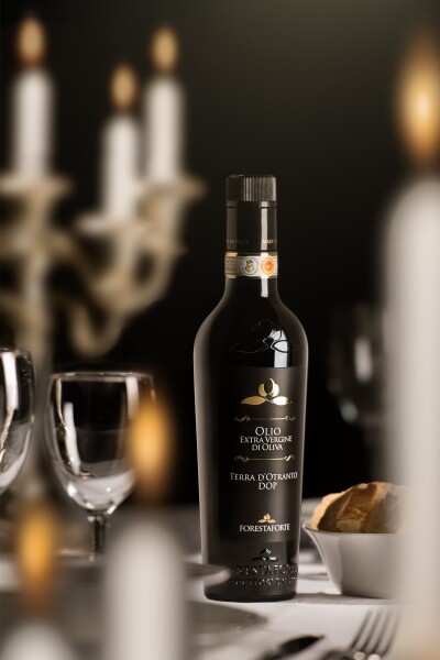 Different planes of deep of field work to create great tridimensional look for this extra virgin DOP italian olive oil.
Shoot by Nikon d810, and 70-200 f2.nikkor