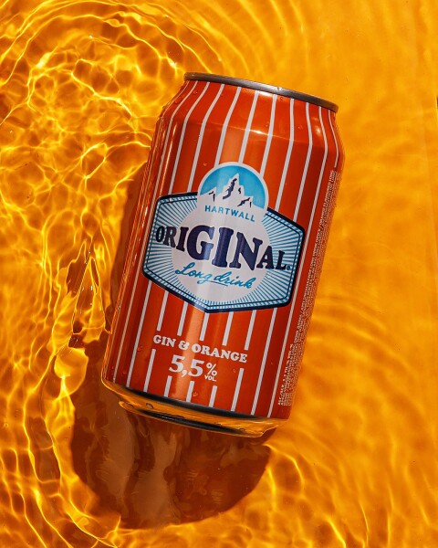 If it's hot, just try @originallongdrink drink. Photo shoot of the gin drink in a small bath. Big thanks to @originallongdrink.lv for the product.