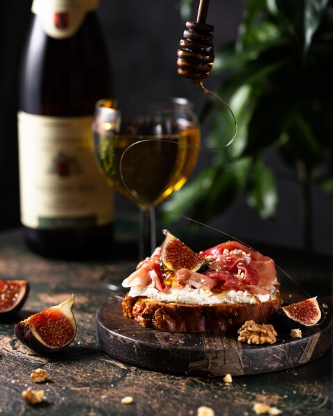 Homemade Bread is one of my favorite foods of all time. There really is nothing quite like a warm slice of fresh bread served with a thick pat of butter on top.  And if homemade bread served with fresh cheese, Serrano ham and figs. The perfect appetizer with wine.