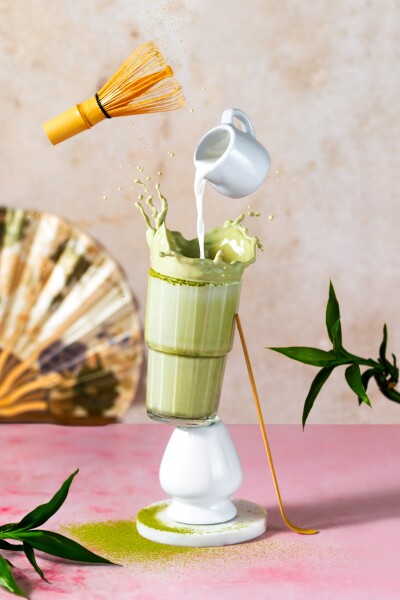 I love starting my day with a steaming cup of matcha green tea. Because studies have revealed a variety of health benefits associated with matcha and its components, ranging from enhancing weight loss to decreasing the risk of heart disease. And it is very tasty.