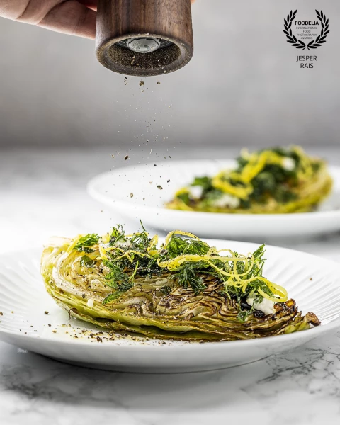 Braised pointed cabbage with goat's cheese, parsley and lemon by chef Dennis Rafn from our new book "Amazing green dishes".