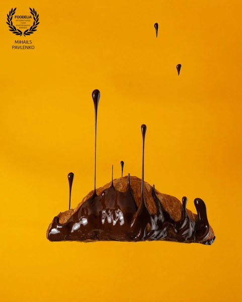 Flying chocolate croissant.<br />
Agency @primoriga