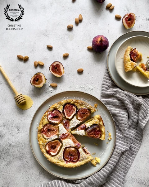 Fig and Almond Tart

Figs and almonds,  are a match made in dessert heaven. The figs bring their u...