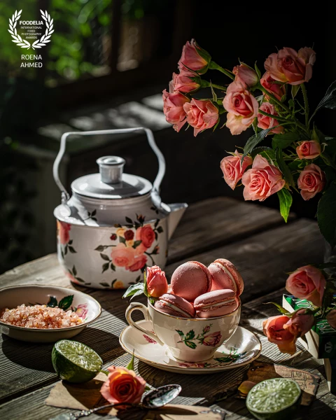Moonlight tea time
