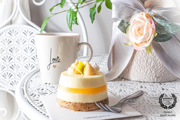 This dessert of @fabrizioracca_official pastry chef bring my mind to Amalfi with its lovely lemon ta...