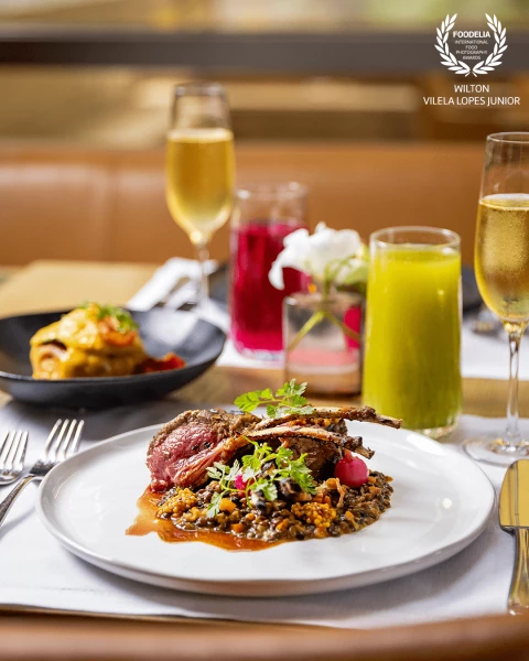 A delicious dish created by the wonderful chefs at the Grand Hyatt.

Um delicioso prato criado pelos...