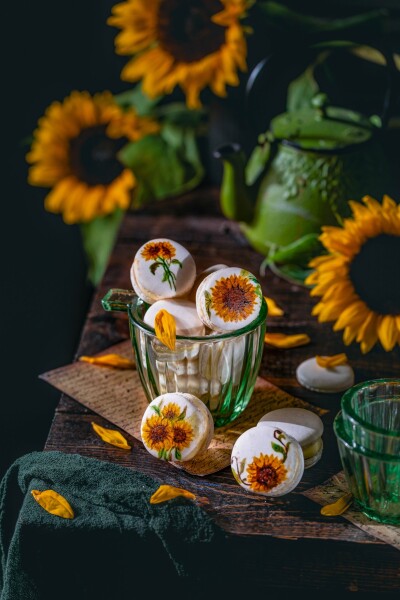Sunflower macarons
