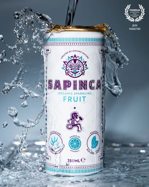 Playing with water splashes to showcase the freshness of the drink!