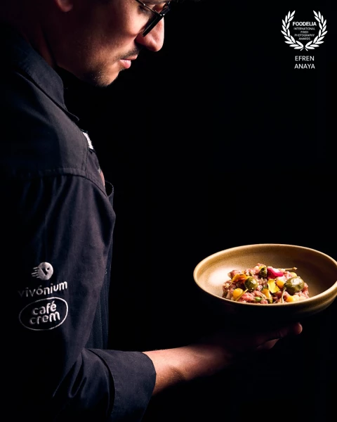 Chef @gerardpicard95 presenting the Steak Tartare at @cancordons