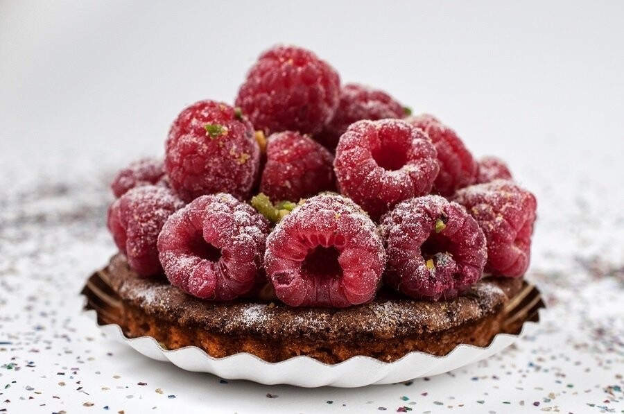 This photo is an order of a pastry cook to celebrate Christmas. His speciality is to present raspberry "back to front" on his  tarts. I thought that a semi -close up was necessary without adding anything all around. Just focus on the raspberry.