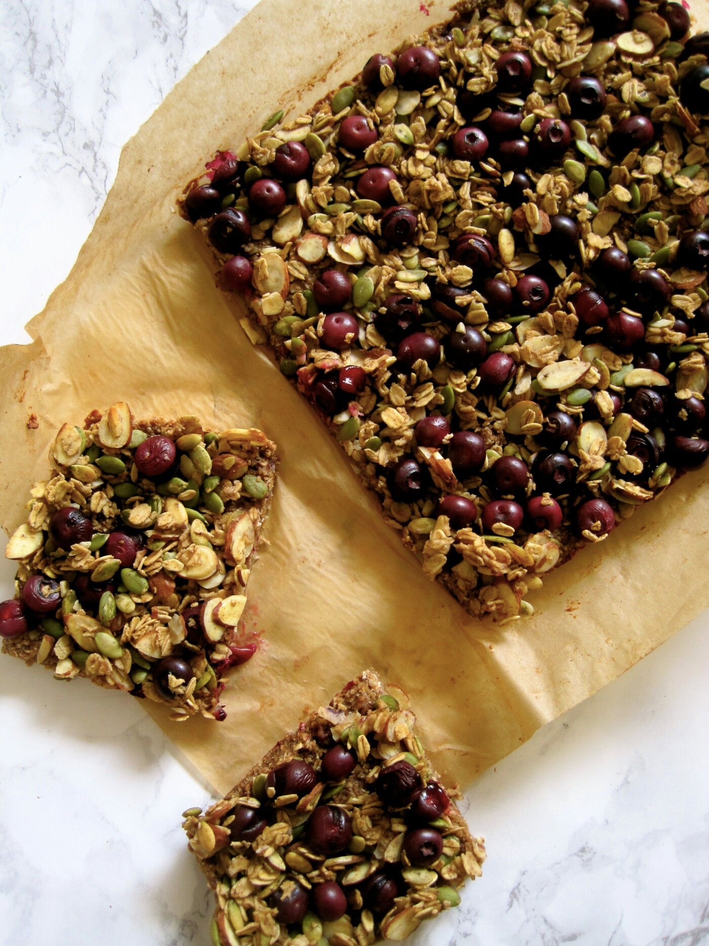 Breakfast bars are the perfect solution to those rushed mornings when there’s no time to fix an elaborate meal. Bursting with fresh fruit, sprouted seeds, sliced nuts and oats, this snack will satisfy your cravings for crunch.