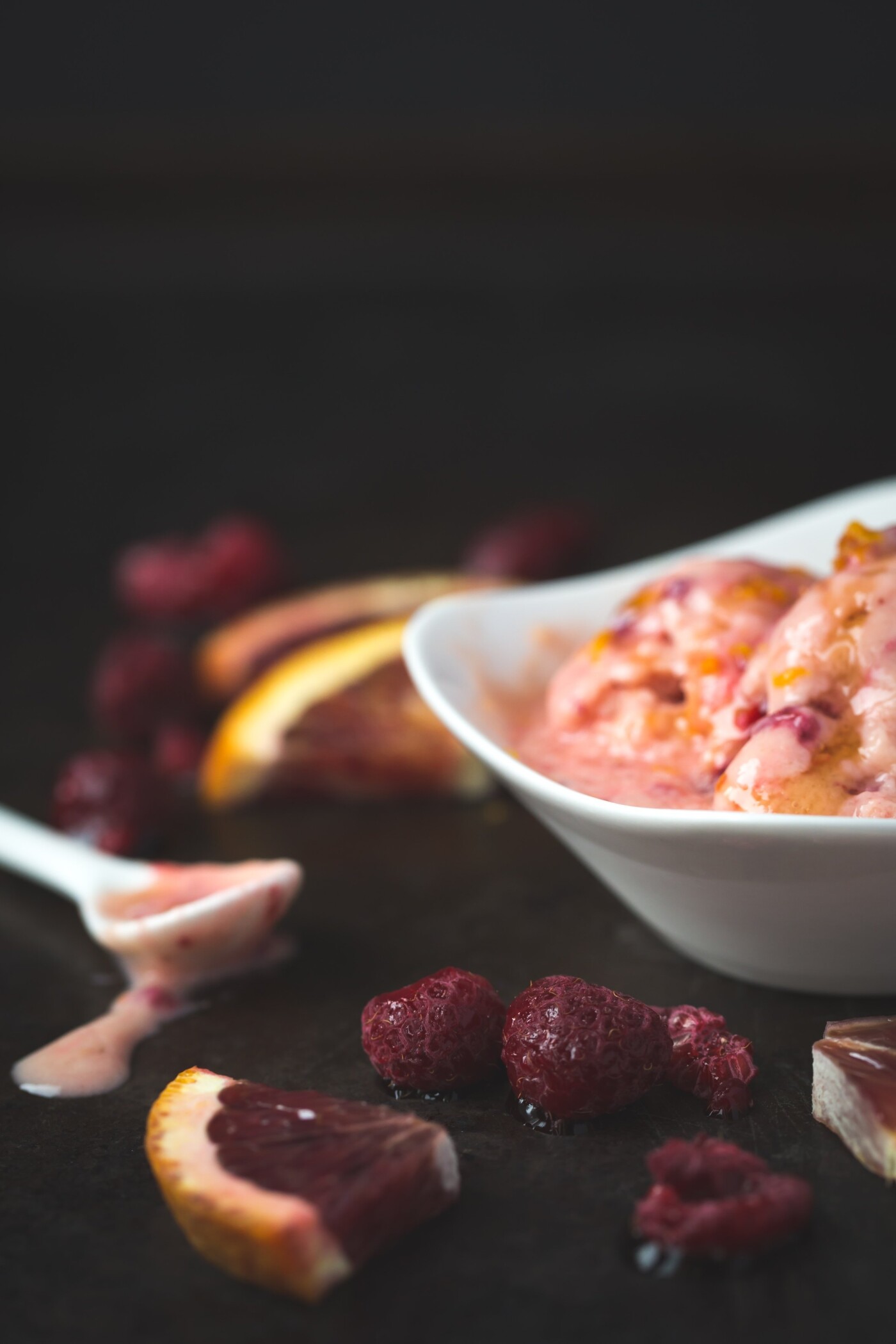 This is one of my go-to treats, easy to make and full of flavour. Made with vanilla greek yogurt, blood oranges and  raspberries blended to perfection, frozen, then drizzled with honey. It's a perfectly delicious alternative to ice-cream.