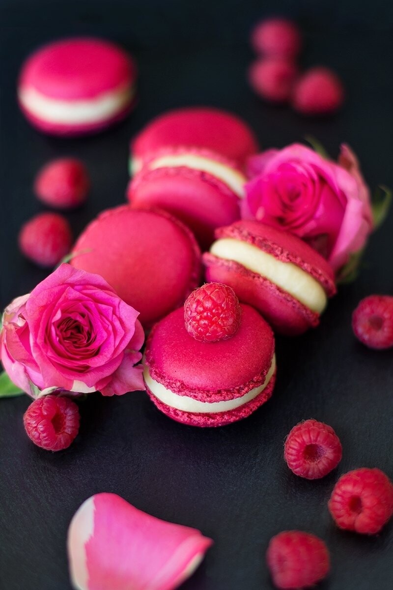 I love macarons from my favorite cafe. Particularly raspberry-roses macarons and chocolate macaroons