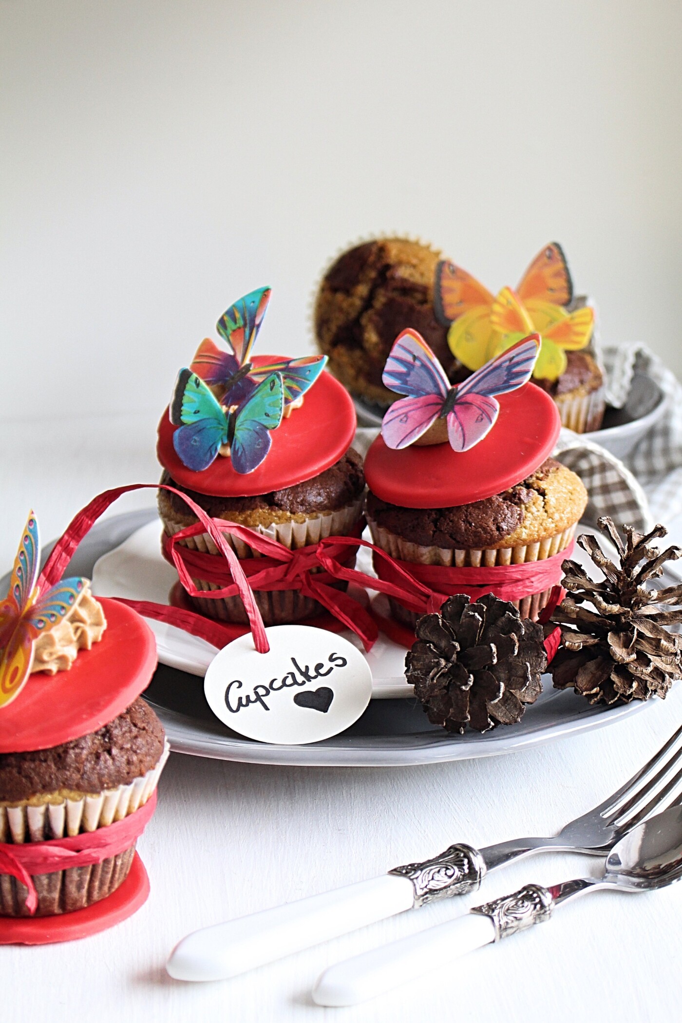 Coffee and chocolate together? Best combination for breakfast or coffeetime! Topped with chocolatecream, red fondant and edible butterflies!