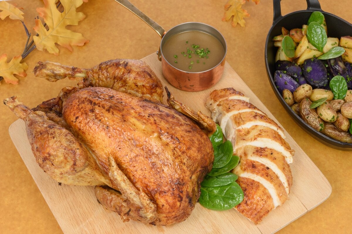 What's better than a delicious roasted turkey for Thanksgiving prepared meticulously by Michelin Star Chefs.<br />
A nice Autumn mood even in the middle of the desert.<br />
Bon appetit..<br />

