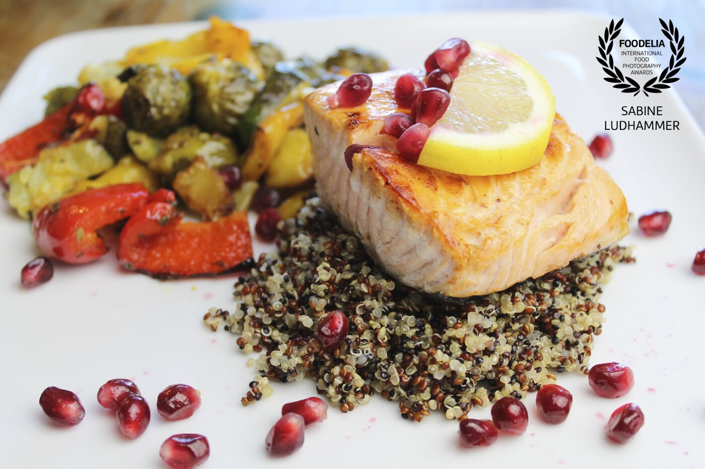 This Superfood-masterpiece is as delicious as it looks. A juicy citrus-salmon on top of Quinoa tricolore, paired up with different, colorful oven-roasted vegetables is garnished with pomegranate seeds. Different tastes combined in one dish. Healthy, colorful, simply delicious food.