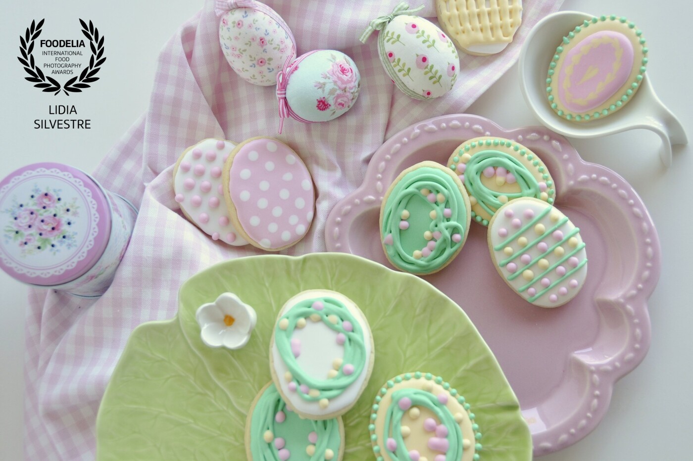 I have made these butter cookies for Easter. They were decorated with royal icing, using light Spring tones. I love the props used in this photo and I believe they complement my cookies perfectly. 