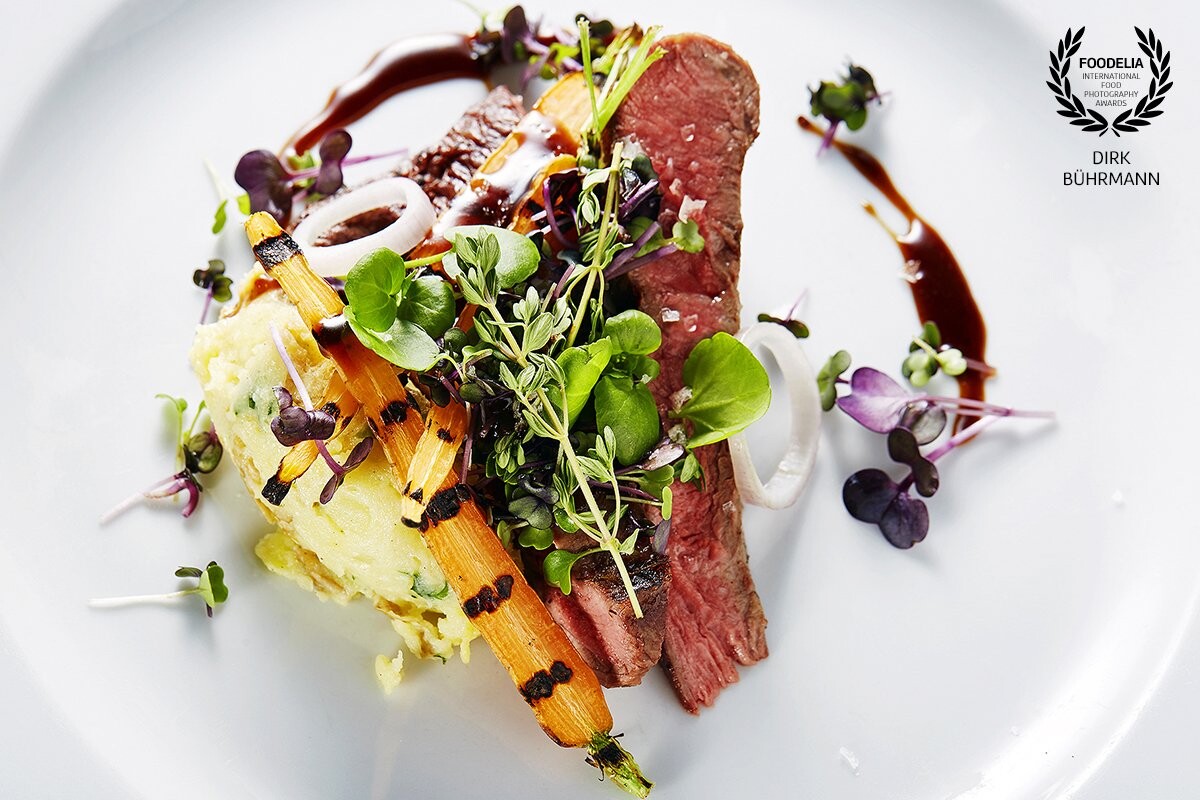 Roast beef from free range Angus combined with matched potatoes and fresh vegitables. Port wine and fresh herbs from the gargden give mediteranian taste.