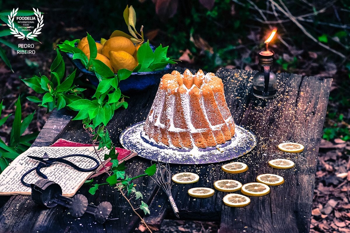 This lemon cake,  was for a promotional photo shooting for a Take Away bakery called "Sal e Limão" located in Porto, Portugal. 