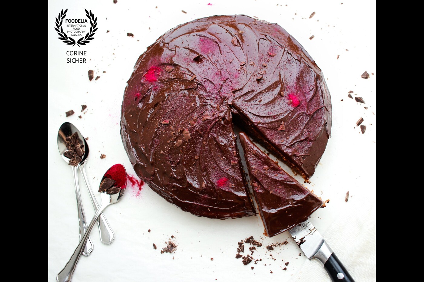 A chocolate-beetroot cake, easy and delicious! <br />
Shot with natural light and simple styling: some chocolate bits and beetroot-powder. Perfect cake for our Sundays. 
