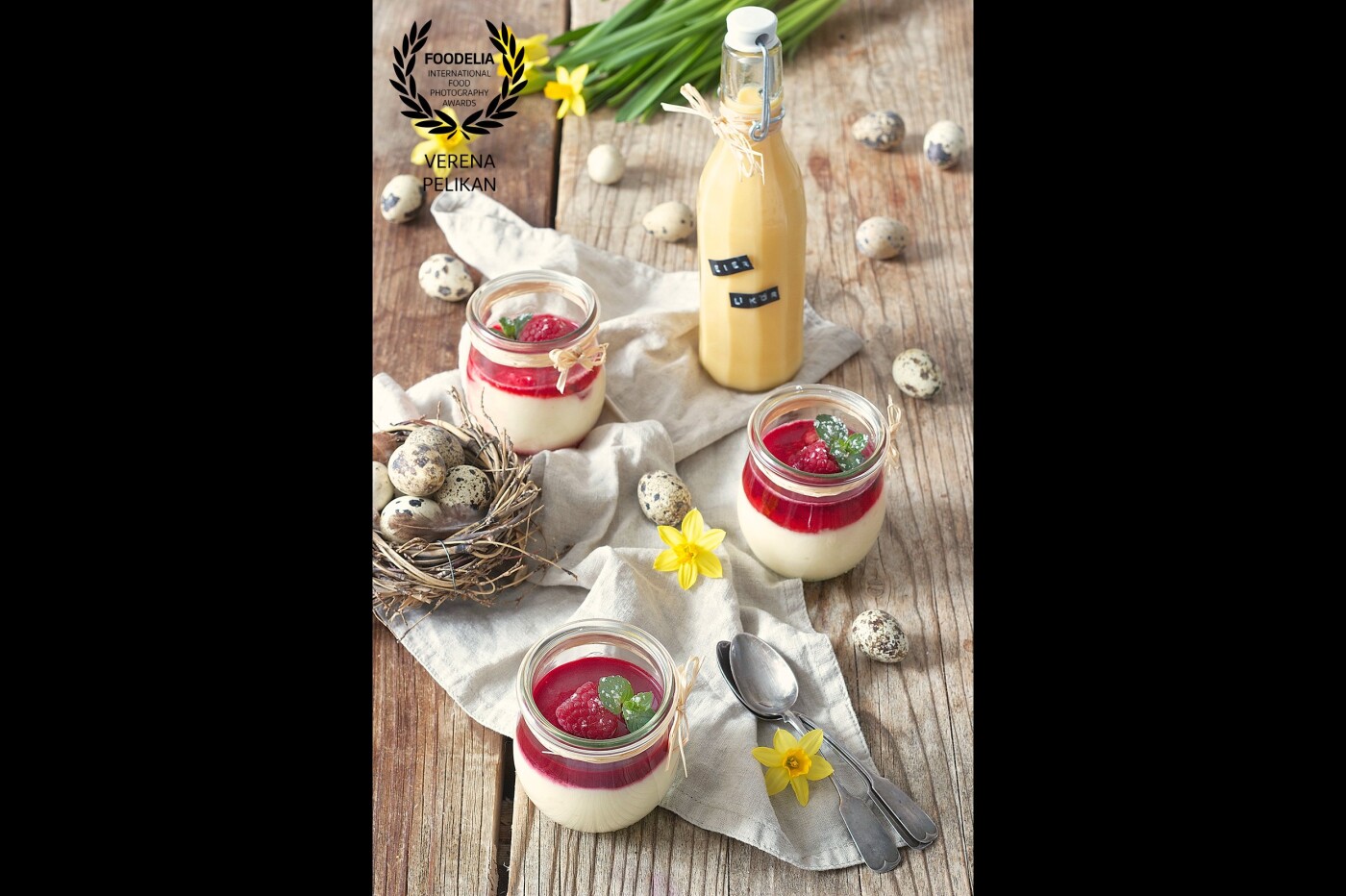 Egg liqueur mousse with raspberries - a quick and easy to make dessert. Perfect for Easter brunch and as Easter dessert.<br />
Recipe can be found on my website https://www.sweetsandlifestyle.com/rezept/schnelles-eierlikoer-mousse/
